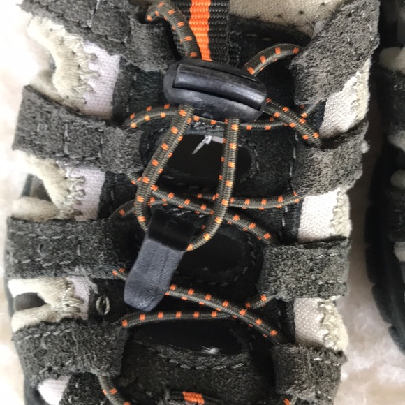 Khombu kids grey suede+neoprene toe protector velcro close sport sandals EUC - Picture 6 of 7